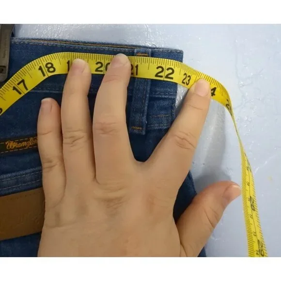 Wrangler Men Denim Jeans Size 46x30 Relaxed Fit Blue Cotton Classic Straight Leg - Picture 8 of 10